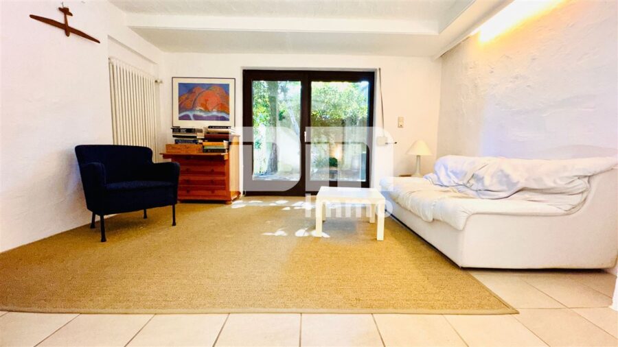 Einfamilienhaus im Bungalow-Stil + Nutzflächen / Pool / Terrasse auf riesigem Traumgrundstück - Souterrain Einliegerbereich 1 Schlafen / Wohnen